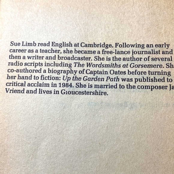 SUE LIMB LOVE FORTY - MEMOIR VINTAGE BRITISH PAPERBACK 1981 EUC - Picture 4 of 5